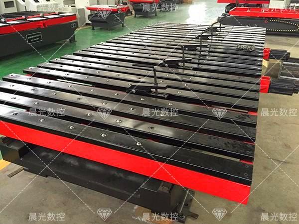 沖床自動送料機(jī)生產(chǎn)時(shí)為什么材料會倒退