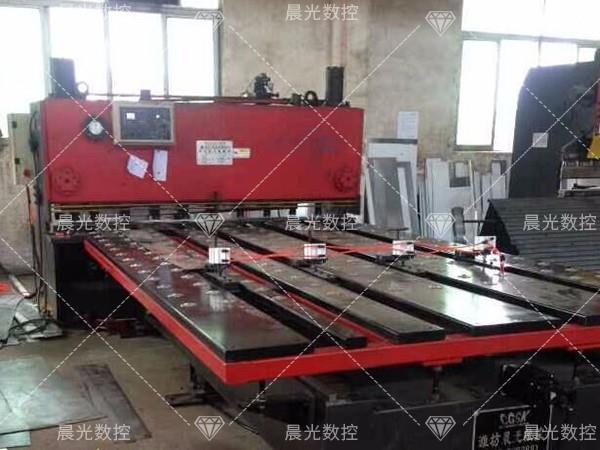 數(shù)控剪板前送料機有哪些優(yōu)勢？